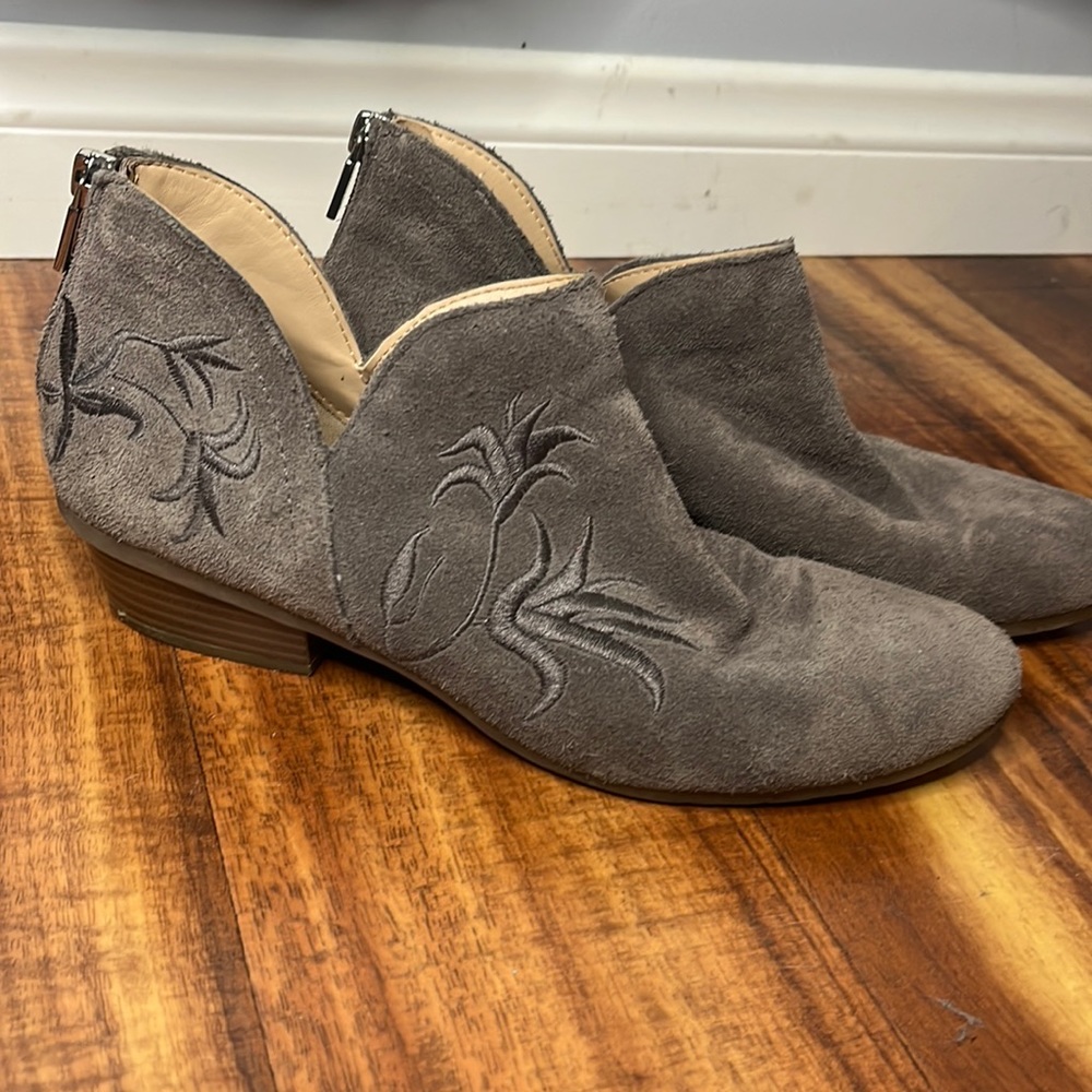 Grey American Eagle ankle booties